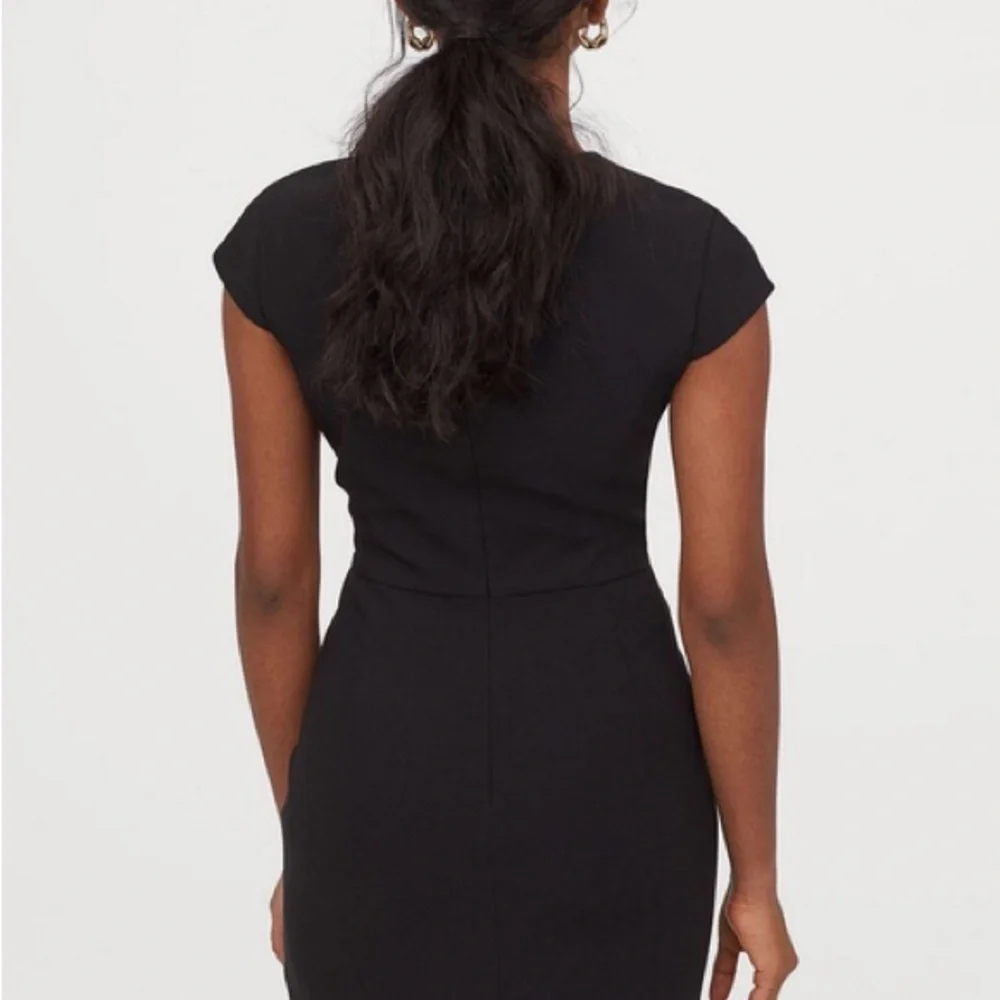 H&M DRESS - Picture 2 of 8